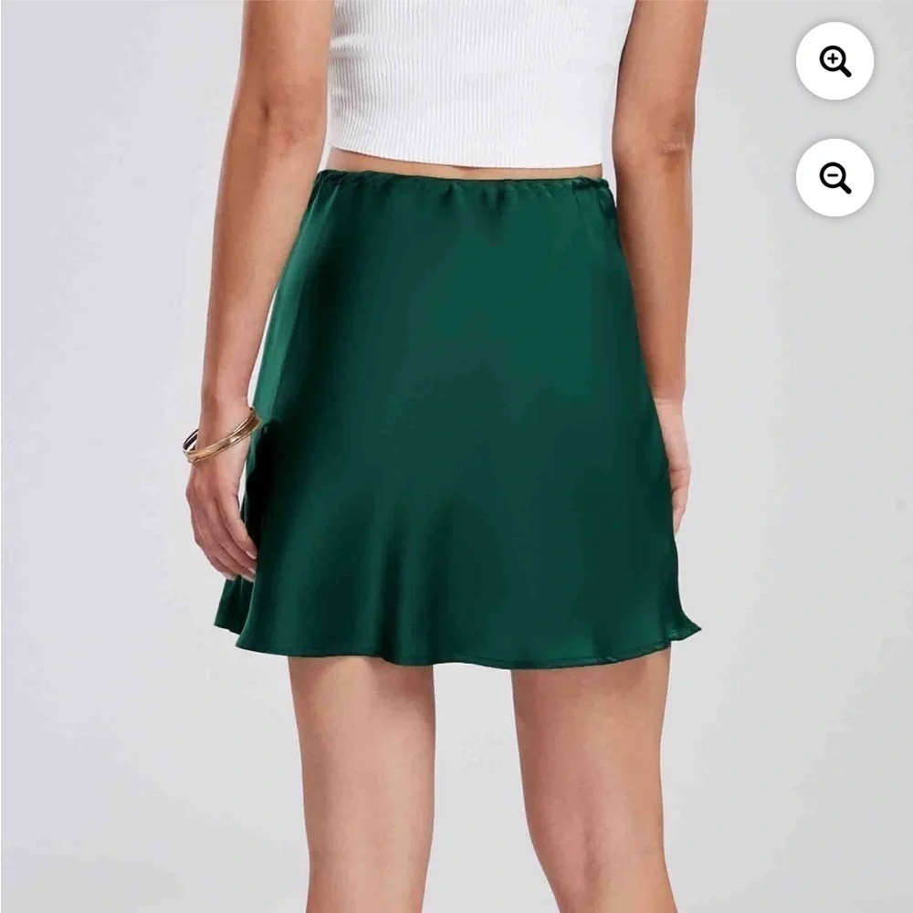 NWT $44 dark green satin mini skirt size medium m flare shorts underneath